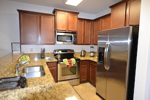 House, 5 Bedrooms | Private kitchen