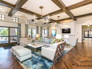 House, 4 Bedrooms | Living area