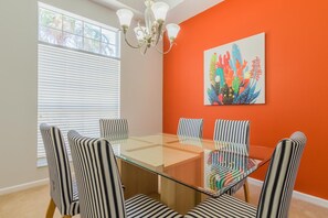 Casa, 4 habitaciones | Servicio a la habitación