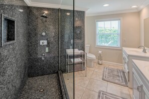 House, 3 Bedrooms | Bathroom