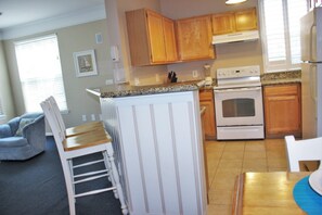Apartment, 2 Bedrooms | Private kitchen