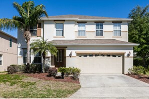 Villa, 5 Bedrooms | Front of property