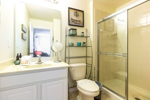 Townhome, 4 Bedrooms | Bathroom | Hair dryer, towels