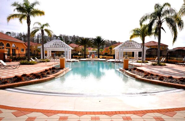 ทาวน์โฮม, 4 ห้องนอน | สระว่ายน้ำกลางแจ้ง