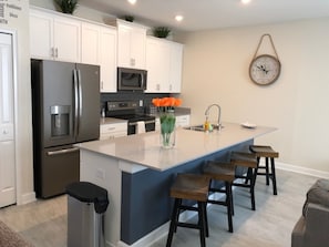 Townhome, 4 Bedrooms | Private kitchen