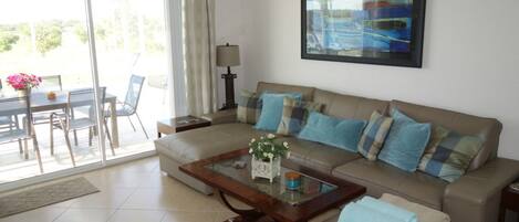 獨棟房屋, 5 間臥室 | 起居區 | LCD 液晶電視、電視遊樂器、Netflix、 DVD 播放機