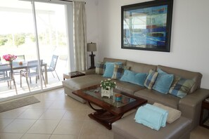 House, 5 Bedrooms | Living area | LCD TV, video game console, Netflix, DVD player - Highlands Reserve Golf & Country Club 303 (Davenport)