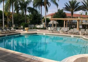 Talo, useita sänkyjä | Ulkouima-allas