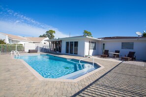 Outdoor pool - Fort Myers Beach Area 540 (Fort Myers)