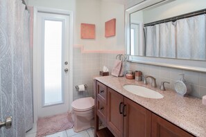 Maison, 2 chambres | Salle de bain