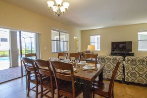 Talo, 6 makuuhuonetta | Ruokailu omassa huoneessa