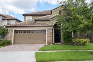 House, 6 Bedrooms | Property grounds