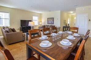 Talo, 6 makuuhuonetta | Ruokailu omassa huoneessa