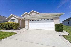 House, 4 Bedrooms | Front of property