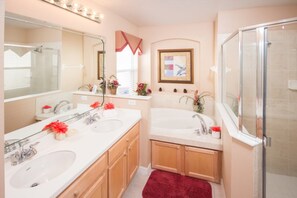Huis, 4 slaapkamers | Badkamer | Een haardroger