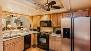 Condo, 2 phòng ngủ | Bếp riêng | Máy rửa bát, lò nướng bánh mì, máy xay thực phẩm 
