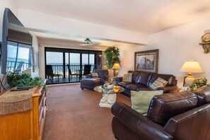 Condo, 2 Bedrooms | Living area