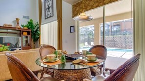 Villa, 6 Bedrooms | In-room dining