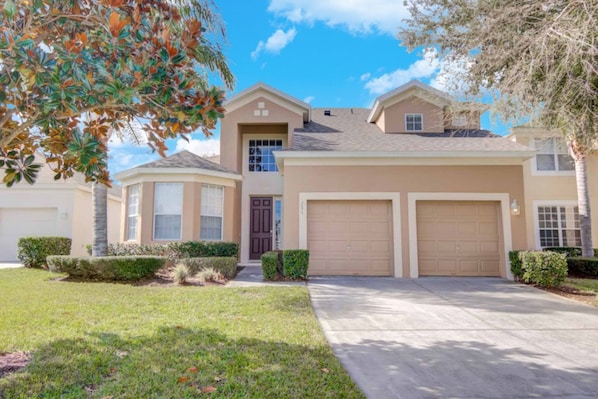 House, 5 Bedrooms | Front of property