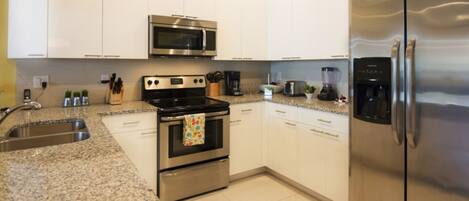 Townhome, 3 Bedrooms | Private kitchen