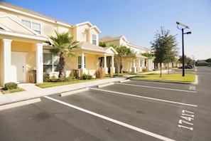 Townhome, 3 Bedrooms | Parking | Free self parking