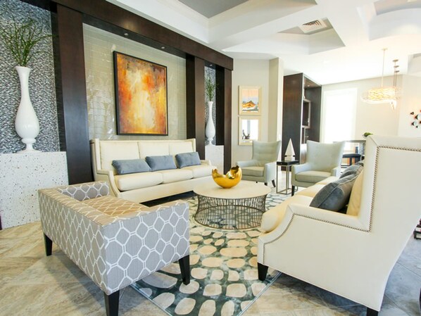 House, 6 Bedrooms | Living area