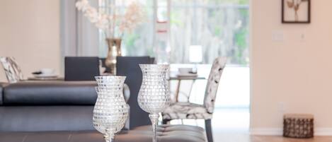 House, 4 Bedrooms | In-room dining