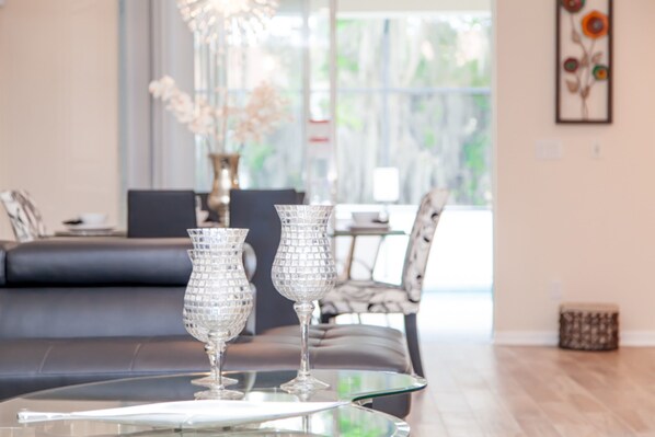 House, 4 Bedrooms | In-room dining