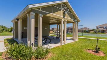 House, 4 Bedrooms | BBQ/picnic area