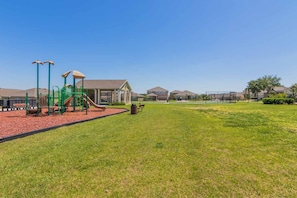 House, 4 Bedrooms | Property grounds