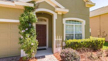 House, 4 Bedrooms | Property grounds