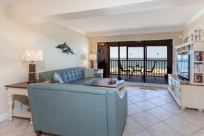 Condo, 2 Bedrooms | Living area