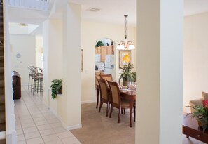 House, 5 Bedrooms | In-room dining