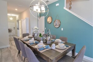 Townhome, 5 Bedrooms | In-room dining