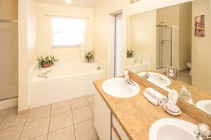Bathroom - Hampton Lakes 863 (Davenport)