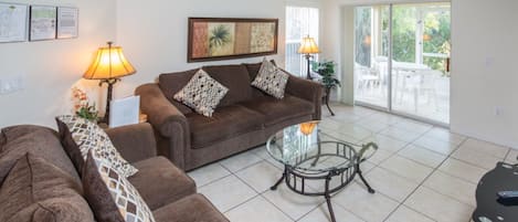 Condo, 3 habitaciones | Área de sala de estar | Televisión de pantalla plana