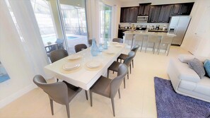 In-room dining - Encore Resort at Reunion 7407 (Kissimmee)