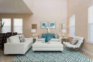 House, 6 Bedrooms | Living area