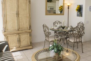 Townhome, 3 Bedrooms | Living area