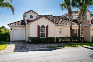 Villa, 3 Bedrooms | Front of property