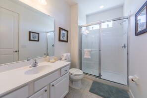 House, 6 Bedrooms | Bathroom | Hair dryer, towels - Bella Vida 4507 (Kissimmee)