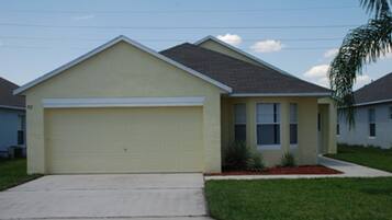 House, 4 Bedrooms | Front of property