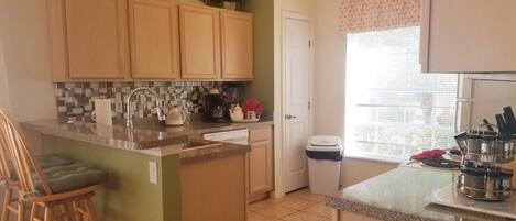House, 5 Bedrooms | Private kitchen | Microwave, oven, dishwasher, coffee/tea maker