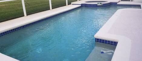 منزل - ٥ غرف نوم | حمام سباحة داخلي | حمّام سباحة خارجي