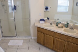 Bathroom - Glenbrook 16615 (Clermont)