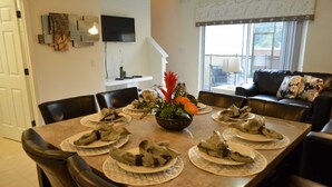 Townhouse, 3 soverom | Spiseområde på rommet