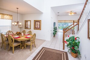 House, 5 Bedrooms | In-room dining