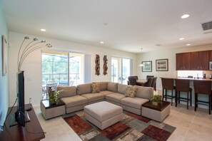 House, 6 Bedrooms | Living area