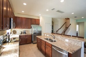 House, 6 Bedrooms | Private kitchen | Dishwasher, cookware/dishes/utensils