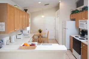 House, 3 Bedrooms | Private kitchen | Dishwasher, cookware/dishes/utensils